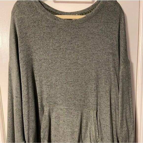 Cupio Heathered Knit Sweatshirt with Front Pockets - Picture 4 of 4